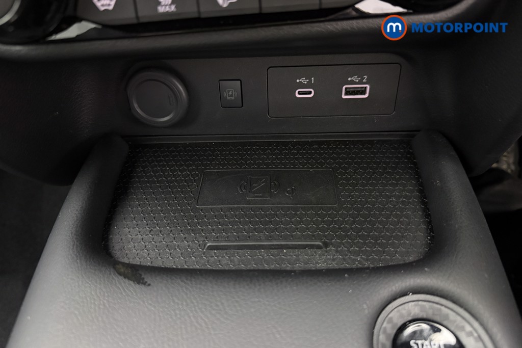 Nissan Juke Tekna Manual Petrol SUV - Stock Number (1581976) - 14th supplementary image