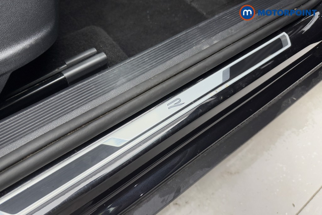 Volkswagen T-Roc R-Line Automatic Petrol SUV - Stock Number (1582183) - 18th supplementary image