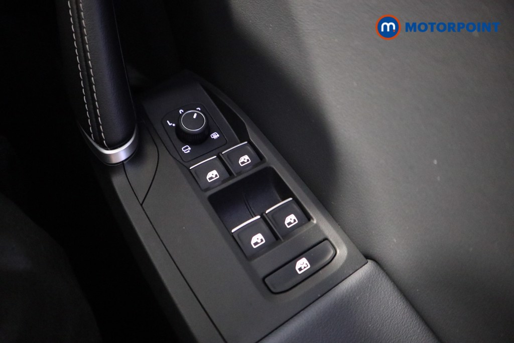 Seat Leon Xcellence Manual Petrol Hatchback - Stock Number (1582316) - 6th supplementary image