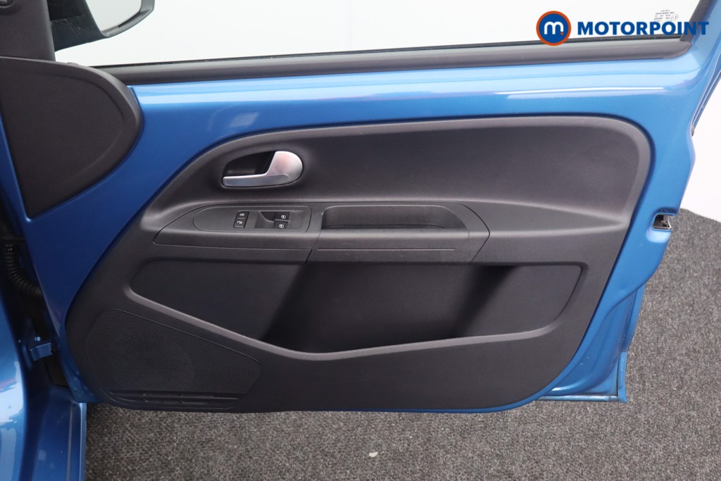 Volkswagen UP Black Edition Manual Petrol Hatchback - Stock Number (1583034) - 9th supplementary image