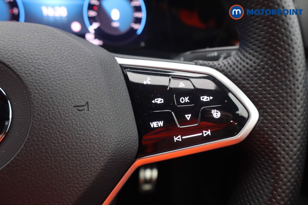 Volkswagen Golf R-Line Manual Petrol Hatchback - Stock Number (1583400) - 4th supplementary image