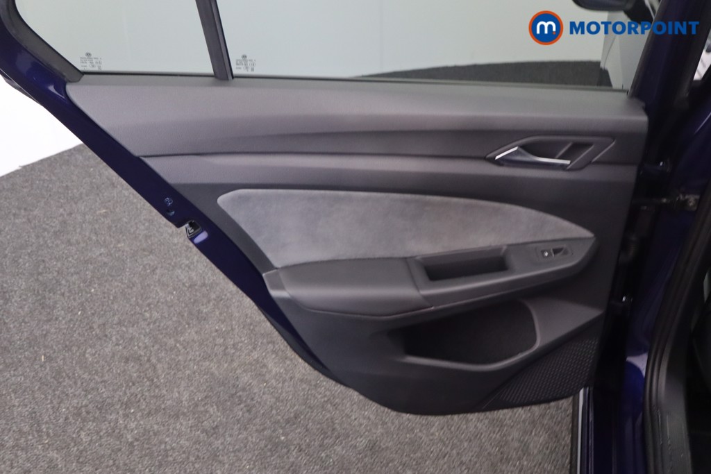 Volkswagen Golf R-Line Manual Petrol Hatchback - Stock Number (1583400) - 19th supplementary image