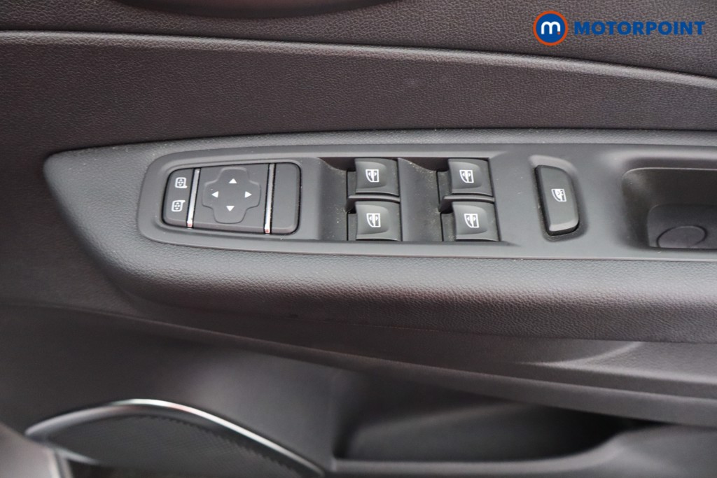 Renault Captur Iconic Manual Petrol SUV - Stock Number (1583487) - 9th supplementary image