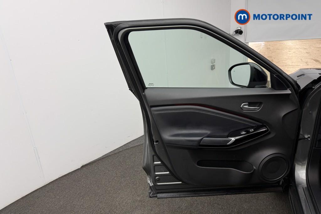 Nissan Juke Tekna Manual Petrol SUV - Stock Number (1583726) - 4th supplementary image