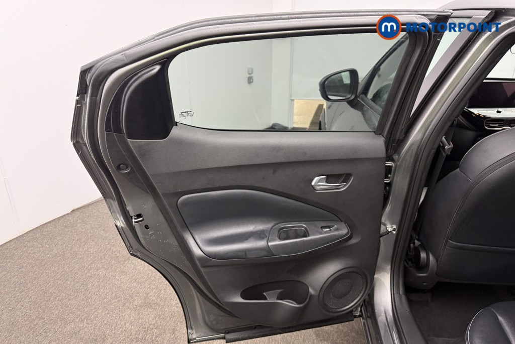 Nissan Juke Tekna Manual Petrol SUV - Stock Number (1583726) - 7th supplementary image