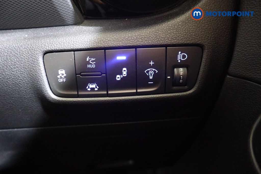 Hyundai Kona Premium Se Manual Petrol SUV - Stock Number (1584650) - 7th supplementary image