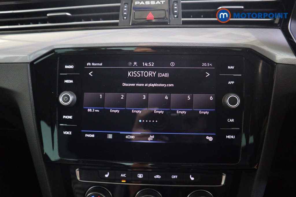 Volkswagen Passat SEL Automatic Petrol Saloon - Stock Number (1584944) - 8th supplementary image