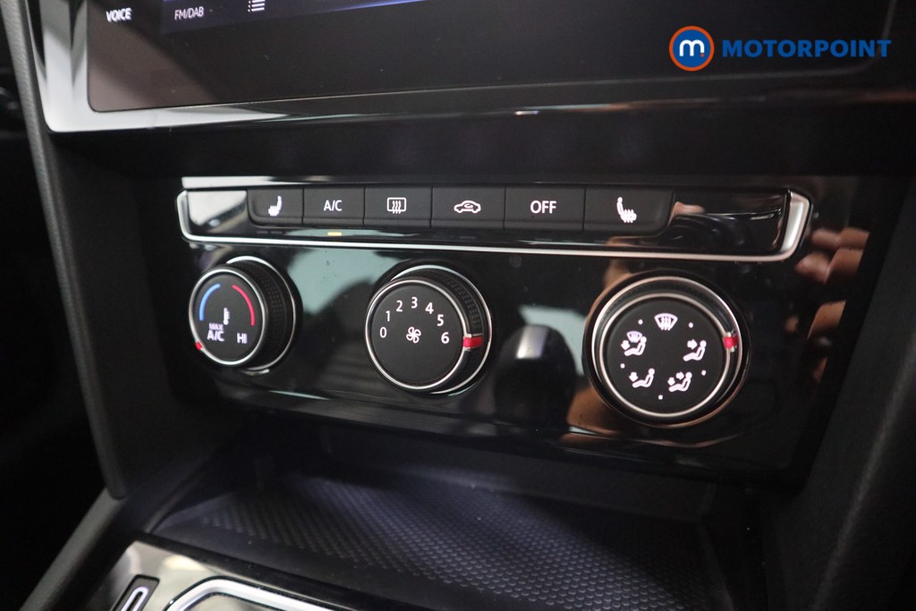 Volkswagen Passat SEL Automatic Petrol Saloon - Stock Number (1584944) - 9th supplementary image