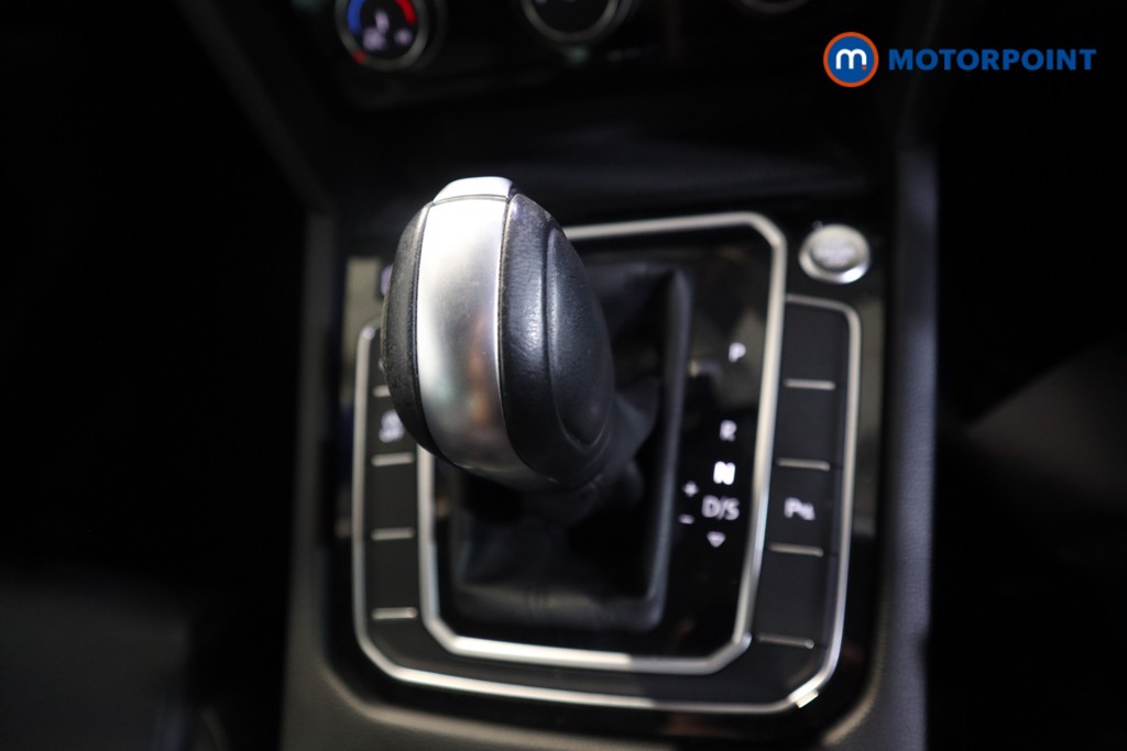Volkswagen Passat SEL Automatic Petrol Saloon - Stock Number (1584944) - 10th supplementary image