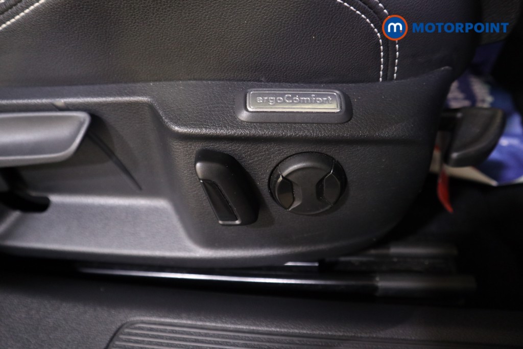 Volkswagen Passat SEL Automatic Petrol Saloon - Stock Number (1584944) - 13th supplementary image