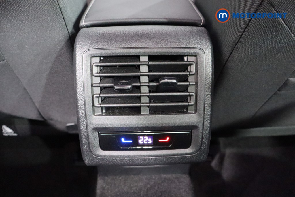 Volkswagen Golf Style Automatic Petrol Hatchback - Stock Number (1585643) - 23rd supplementary image