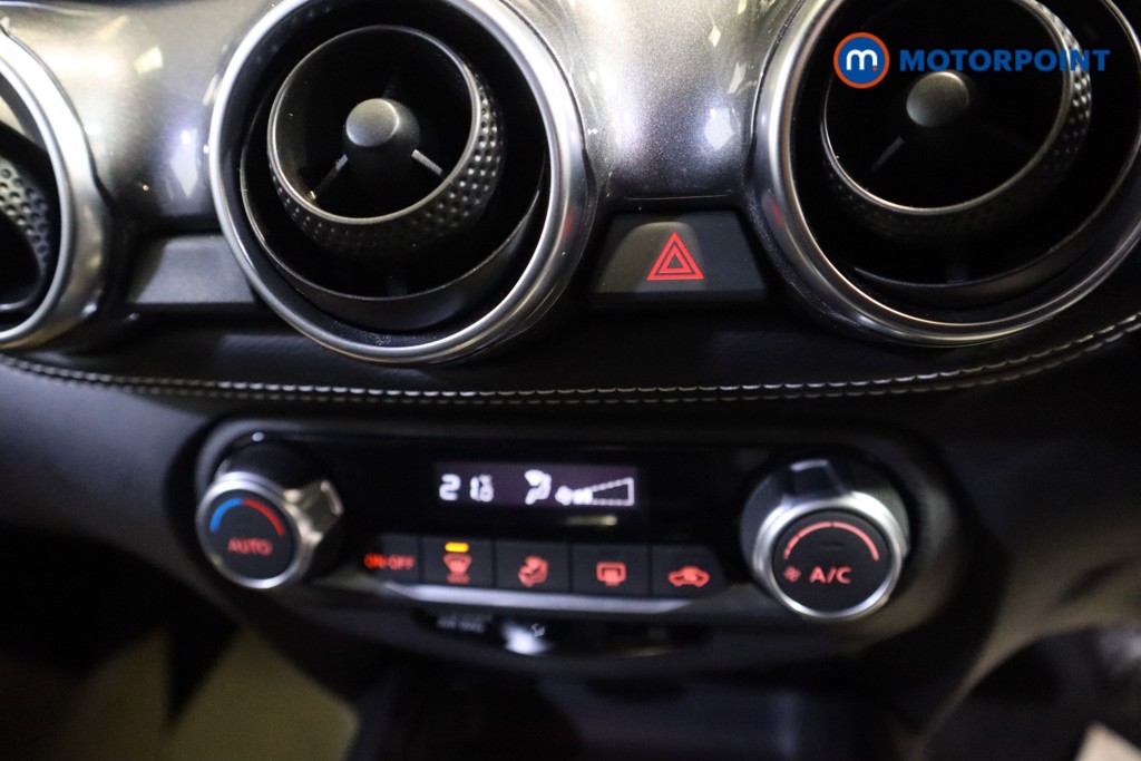 Nissan Juke N-Connecta Automatic Petrol SUV - Stock Number (1586060) - 5th supplementary image