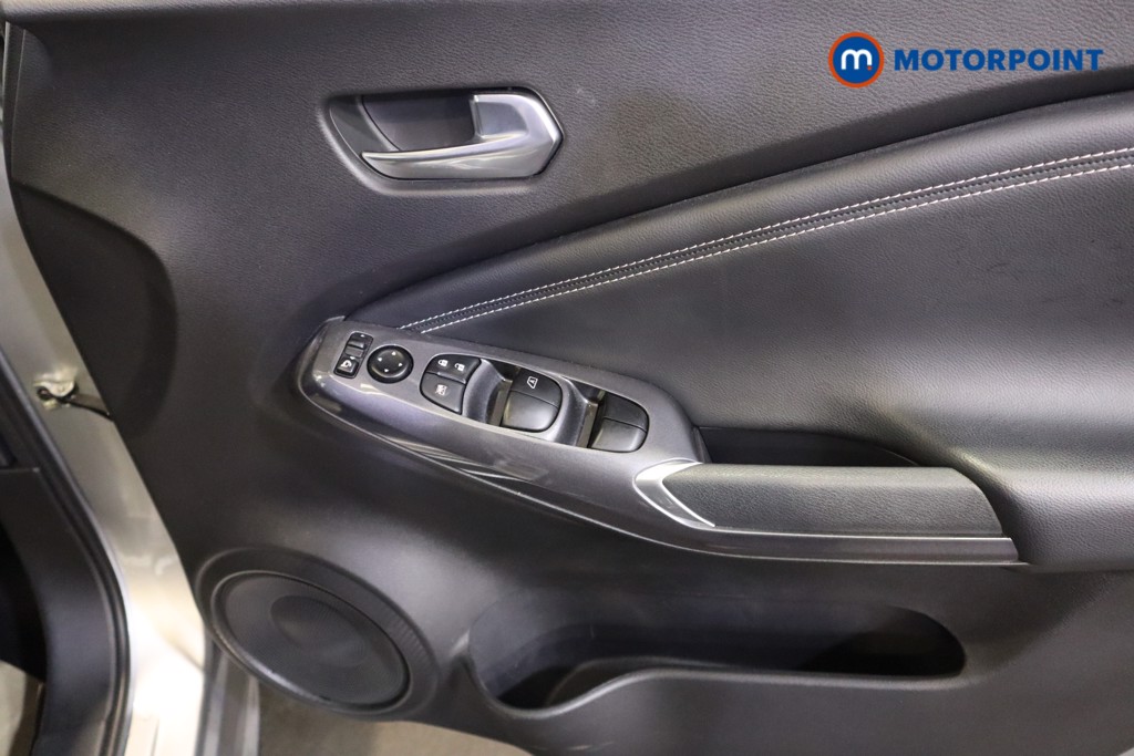 Nissan Juke N-Connecta Automatic Petrol SUV - Stock Number (1586060) - 9th supplementary image