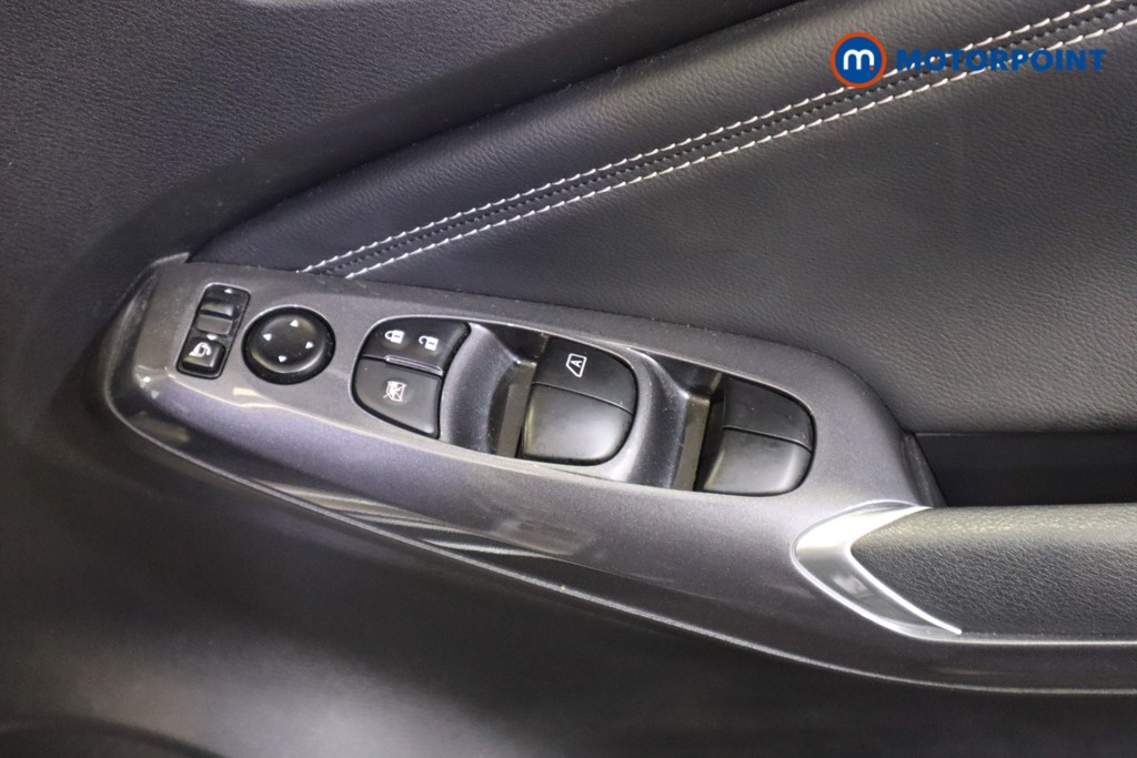 Nissan Juke N-Connecta Automatic Petrol SUV - Stock Number (1586060) - 11th supplementary image