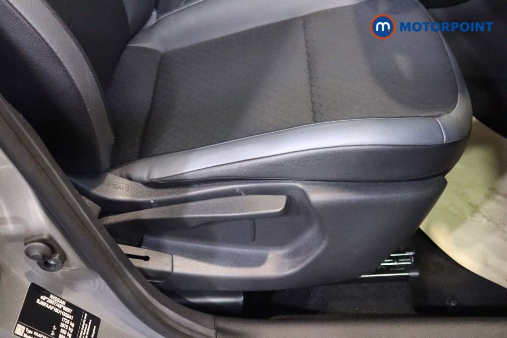 Nissan Juke N-Connecta Automatic Petrol SUV - Stock Number (1586060) - 17th supplementary image