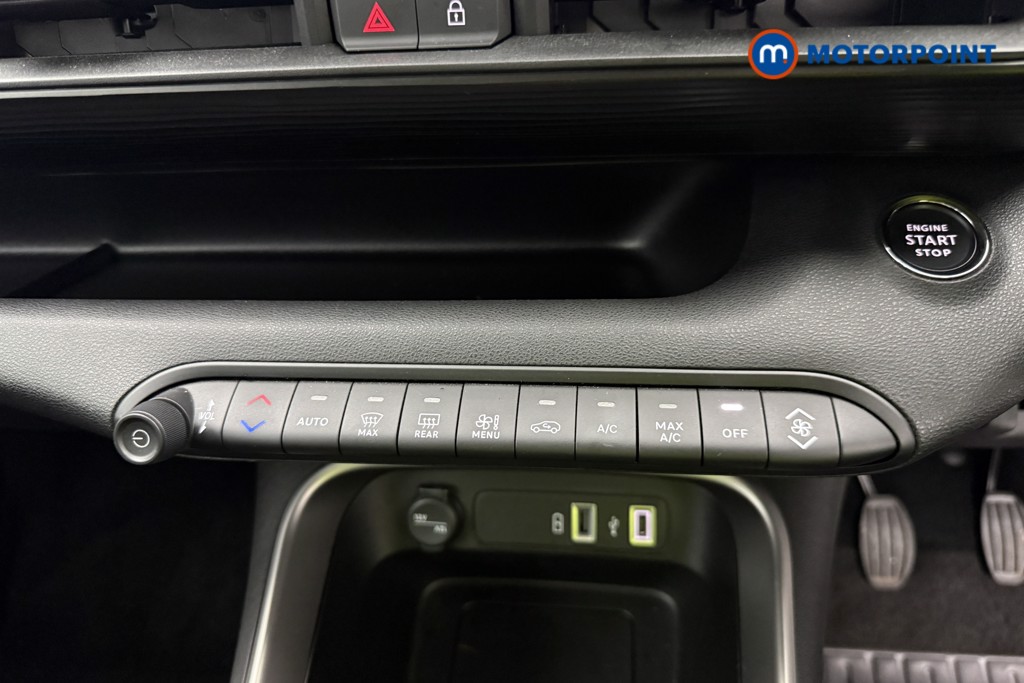Jeep Avenger Altitude Manual Petrol SUV - Stock Number (1565137) - 21st supplementary image