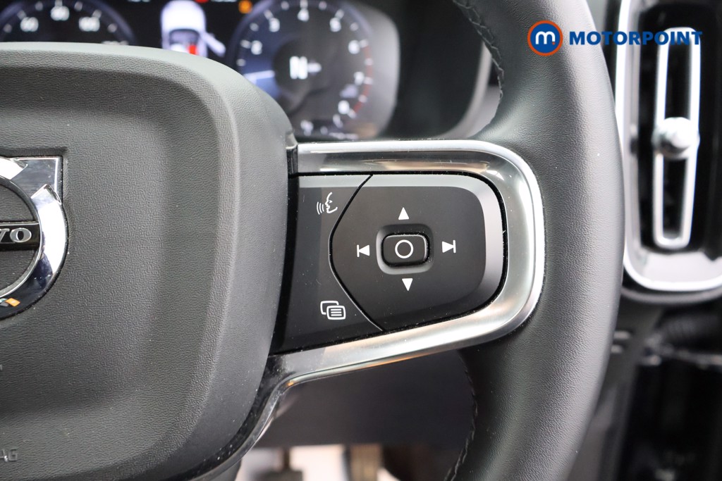 Volvo Xc40 Momentum Manual Petrol SUV - Stock Number (1569517) - 3rd supplementary image