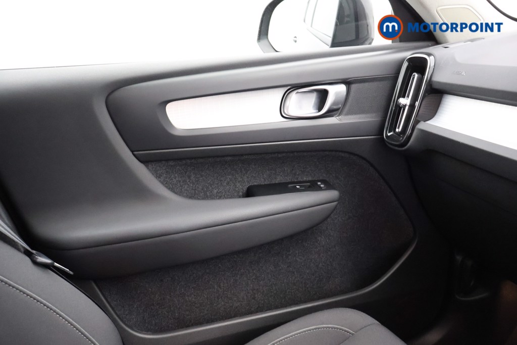 Volvo Xc40 Momentum Manual Petrol SUV - Stock Number (1569517) - 8th supplementary image