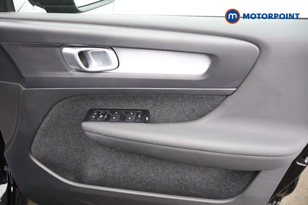 Volvo Xc40 Momentum Manual Petrol SUV - Stock Number (1569517) - 9th supplementary image