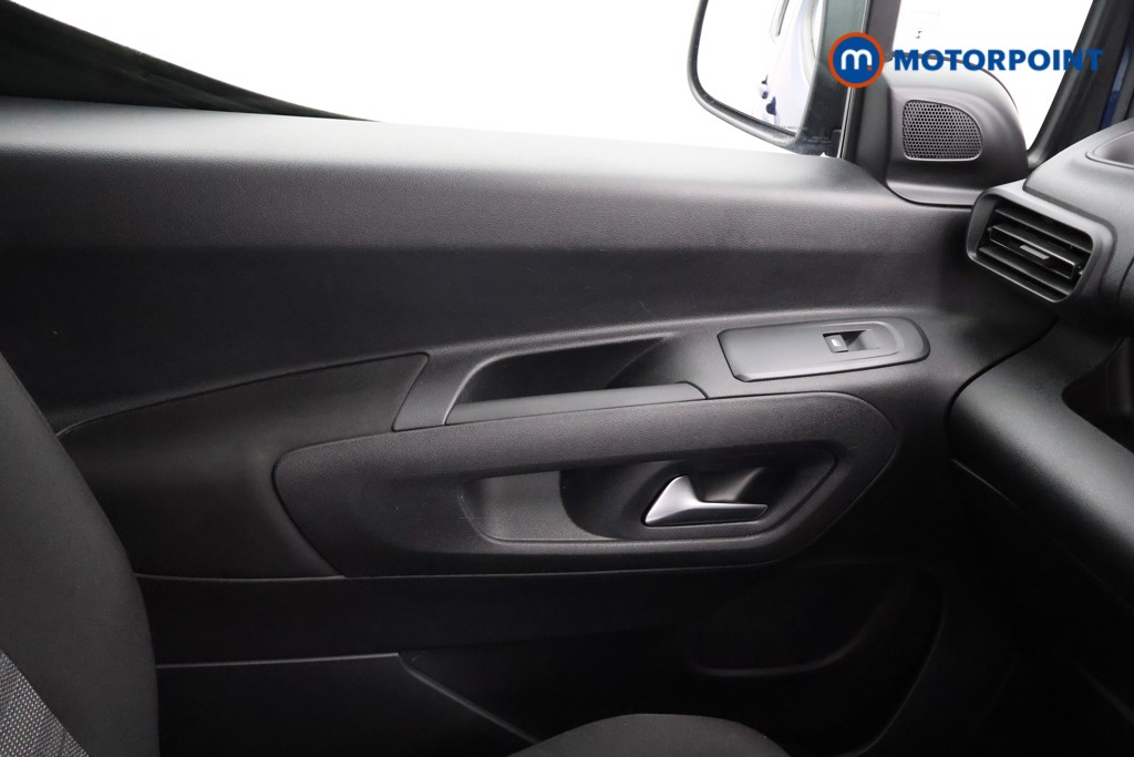 Vauxhall Combo Life Elite Automatic Petrol People Carrier - Stock Number (1571579) - 7th supplementary image