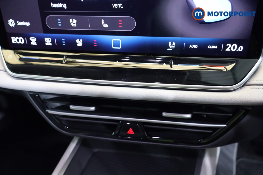 Volkswagen Passat Life Automatic Petrol Plug-In Hybrid Estate - Stock Number (1573305) - 13th supplementary image