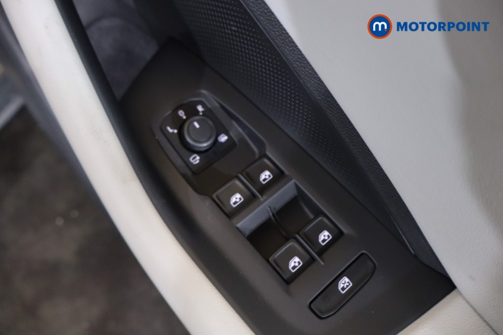 Volkswagen Passat Life Automatic Petrol Plug-In Hybrid Estate - Stock Number (1573305) - 20th supplementary image