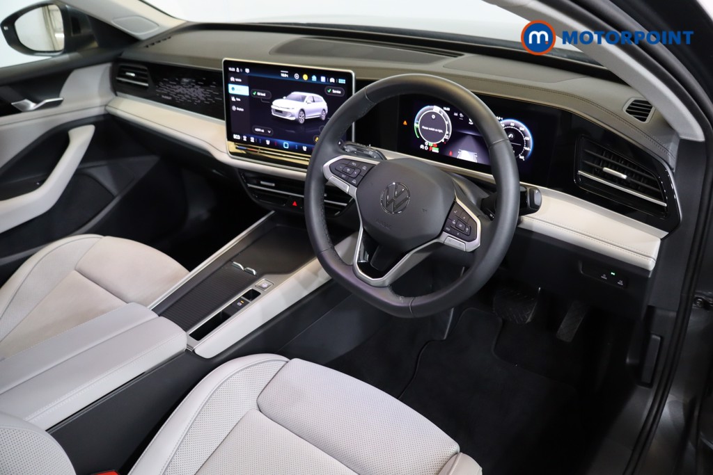 Volkswagen Passat Life Automatic Petrol Plug-In Hybrid Estate - Stock Number (1573305) - 1st supplementary image