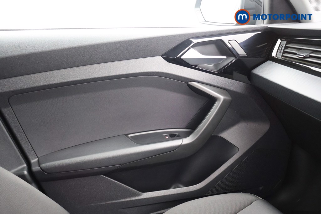 Audi A1 Technik Manual Petrol Hatchback - Stock Number (1579001) - 8th supplementary image