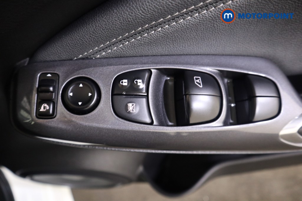 Nissan Juke N-Connecta Manual Petrol SUV - Stock Number (1583269) - 8th supplementary image