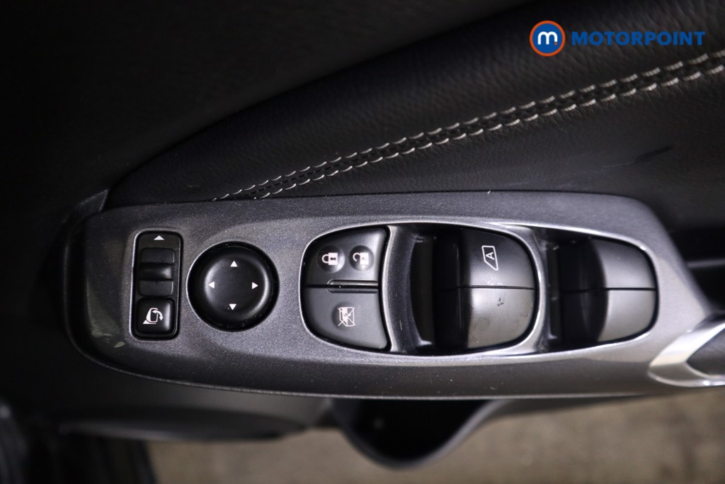 Nissan Juke N-Connecta Manual Petrol SUV - Stock Number (1584513) - 8th supplementary image