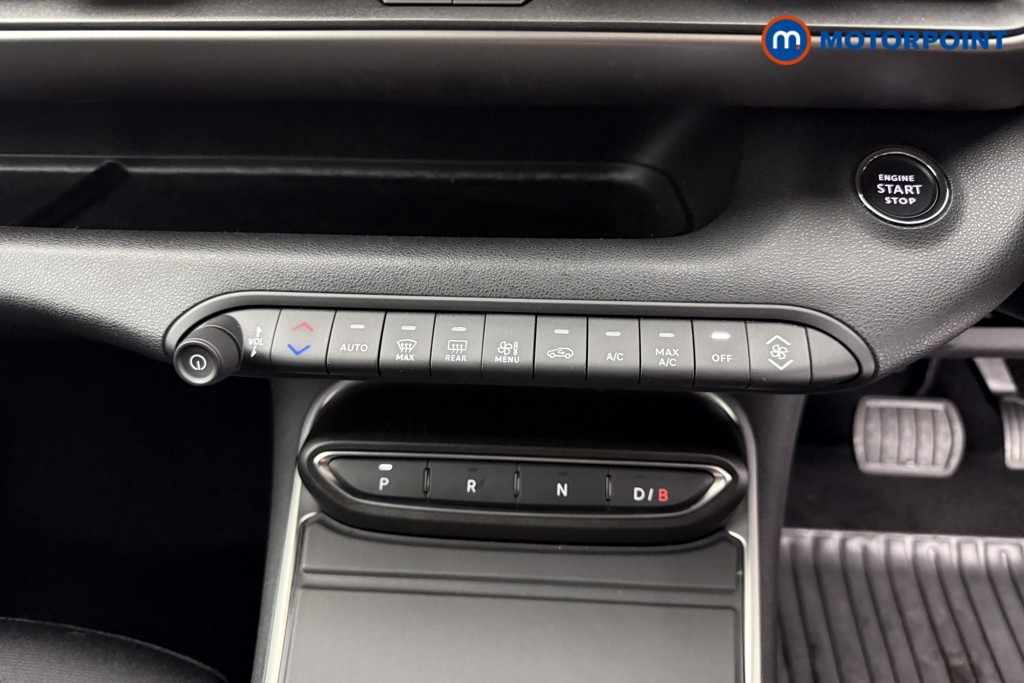 Jeep Avenger Summit Automatic Electric SUV - Stock Number (1584617) - 8th supplementary image