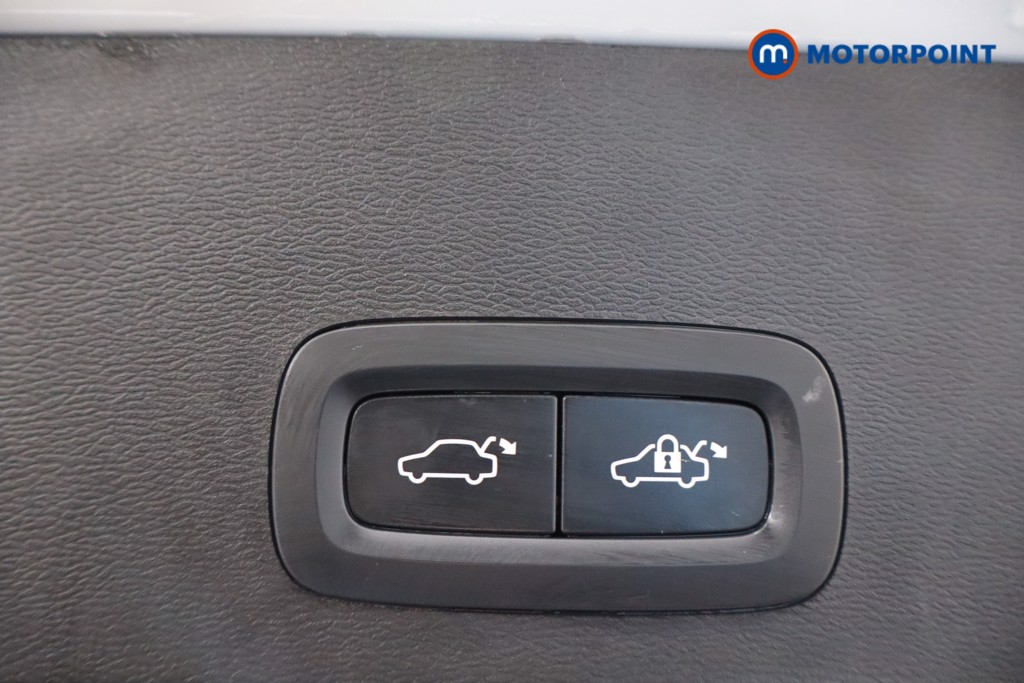 Volvo Xc40 R Design Automatic Petrol SUV - Stock Number (1585229) - 38th supplementary image