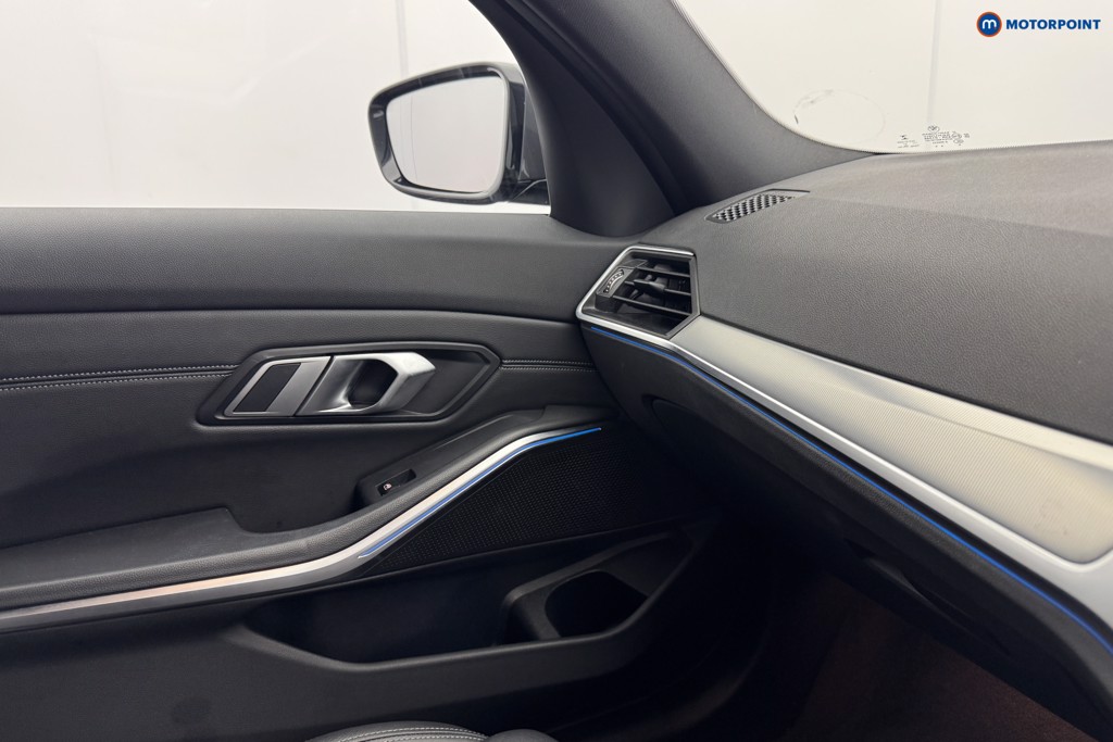 BMW 3 Series M Sport Automatic Petrol Plug-In Hybrid Saloon - Stock Number (1585579) - 17th supplementary image
