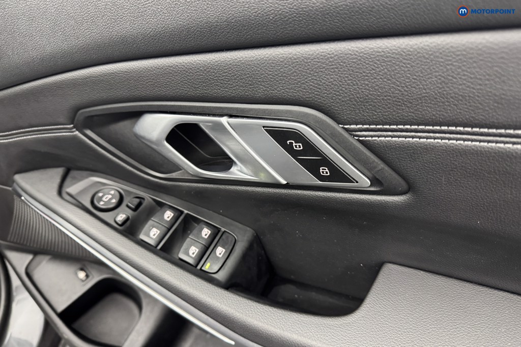 BMW 3 Series M Sport Automatic Petrol Plug-In Hybrid Saloon - Stock Number (1585579) - 23rd supplementary image