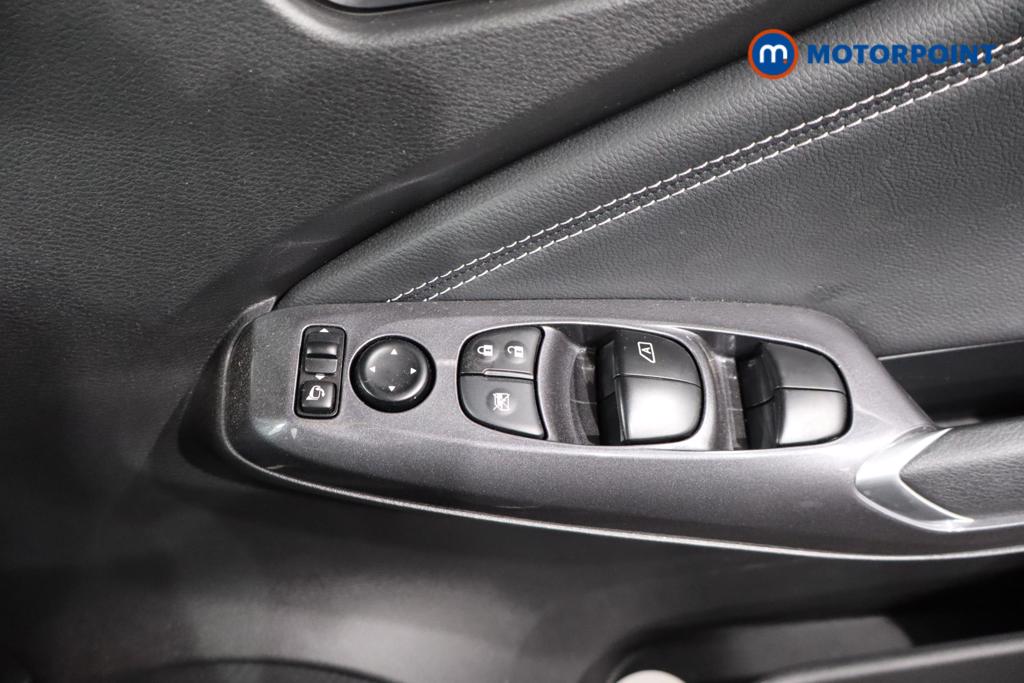 Nissan Juke N-Connecta Automatic Petrol SUV - Stock Number (1585783) - 8th supplementary image