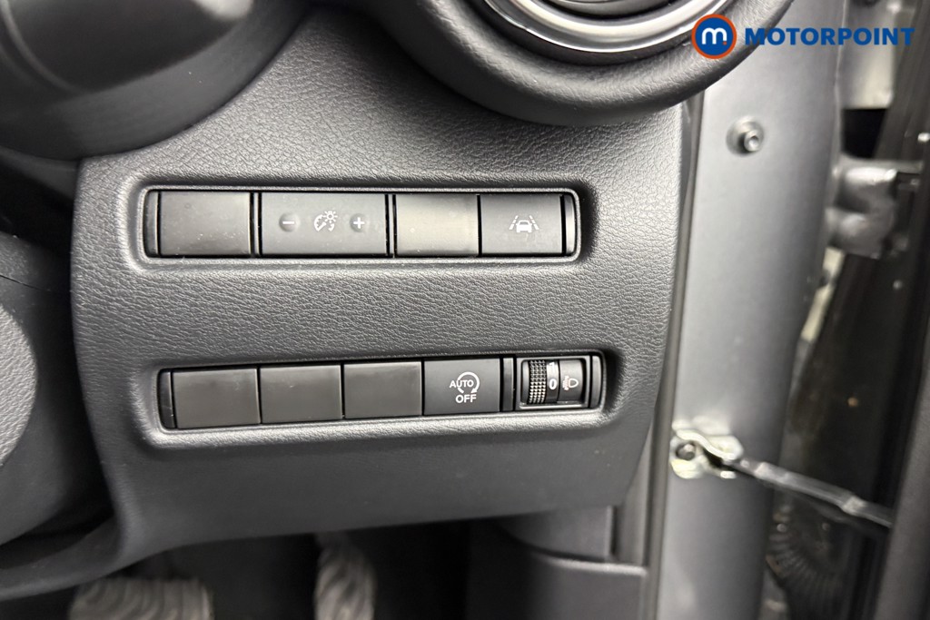 Nissan Juke N-Connecta Automatic Petrol SUV - Stock Number (1585807) - 15th supplementary image