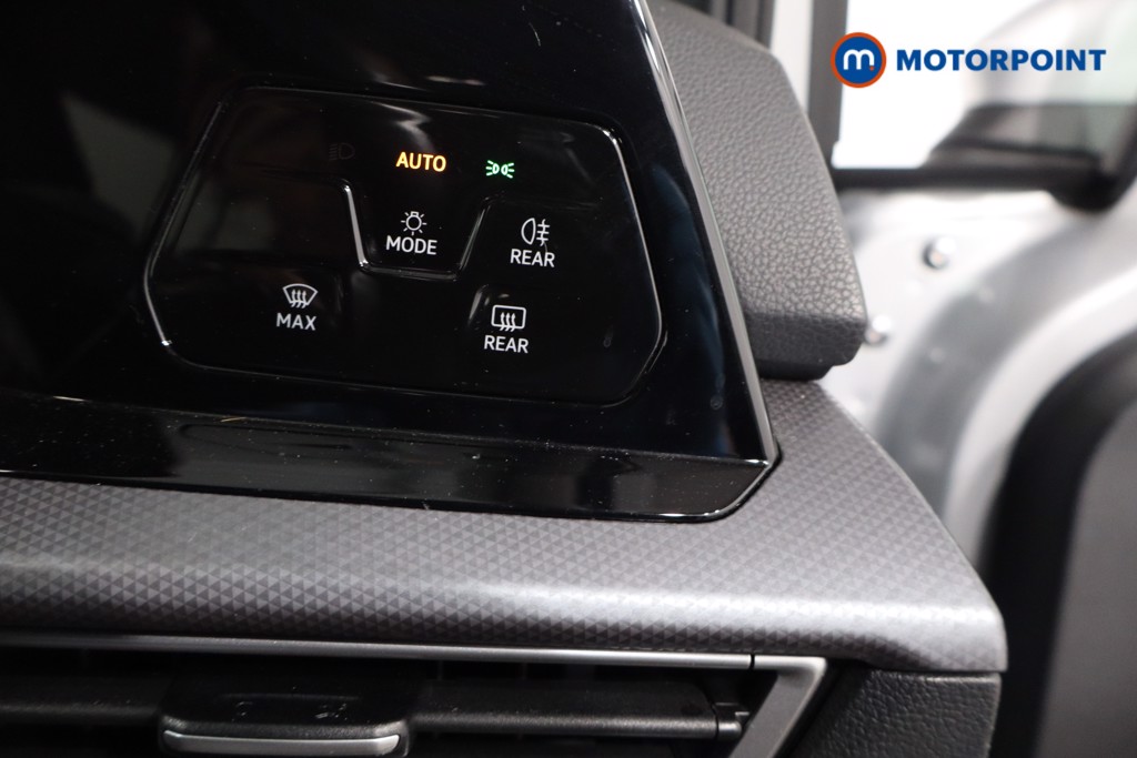 Volkswagen Golf Active Automatic Petrol Hatchback - Stock Number (1586336) - 17th supplementary image