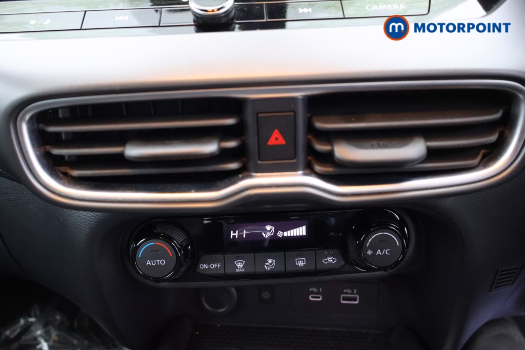 Nissan Juke N-Connecta Manual Petrol SUV - Stock Number (1561798) - 7th supplementary image