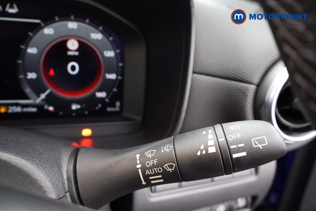 Nissan Juke N-Connecta Manual Petrol SUV - Stock Number (1561798) - 9th supplementary image