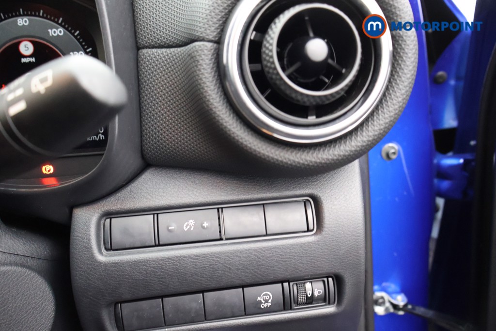 Nissan Juke N-Connecta Manual Petrol SUV - Stock Number (1561798) - 11th supplementary image
