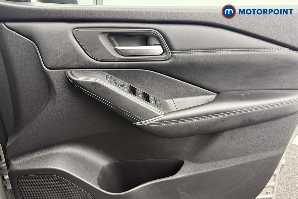 Nissan Qashqai N-Connecta Manual Petrol SUV - Stock Number (1575090) - 9th supplementary image