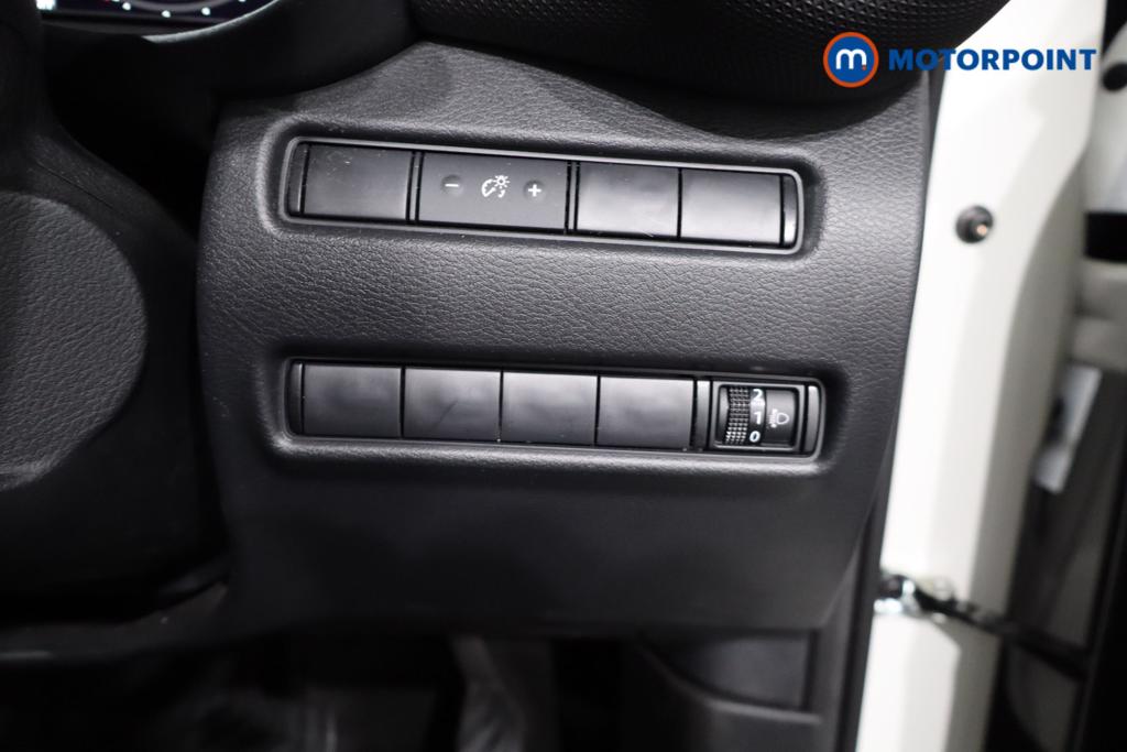 Nissan Juke N-Connecta Automatic Petrol-Electric Hybrid SUV - Stock Number (1577896) - 14th supplementary image