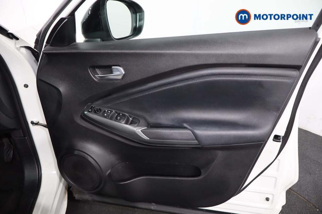 Nissan Juke N-Connecta Automatic Petrol-Electric Hybrid SUV - Stock Number (1577896) - 16th supplementary image