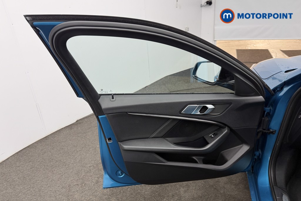BMW 1 Series Sport Manual Diesel Hatchback - Stock Number (1578000) - 4th supplementary image