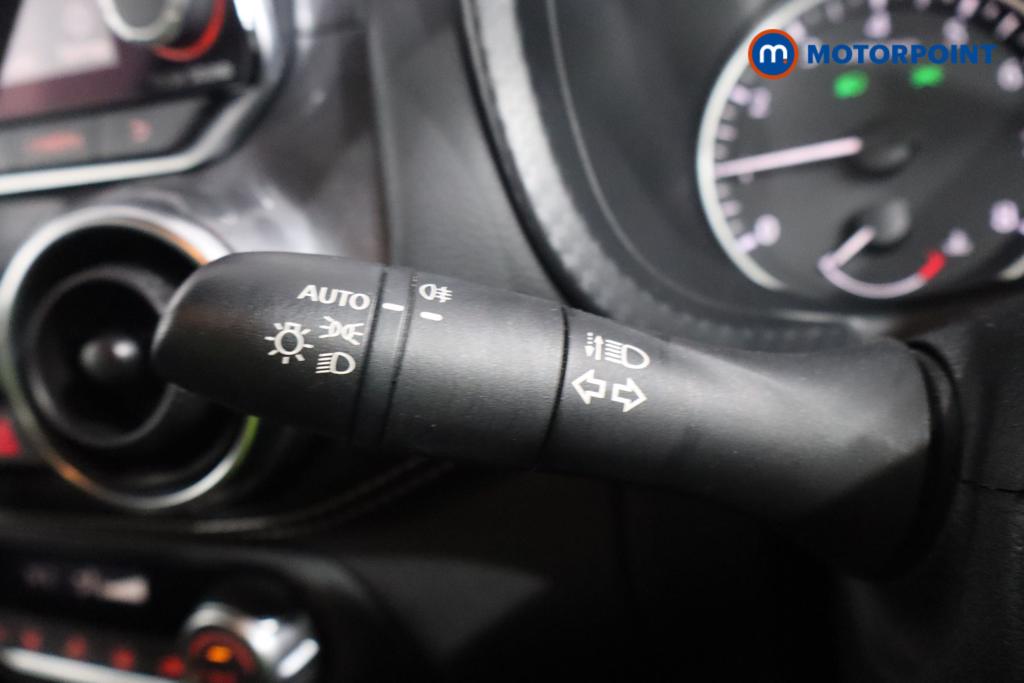 Nissan Juke N-Connecta Automatic Petrol SUV - Stock Number (1579054) - 9th supplementary image