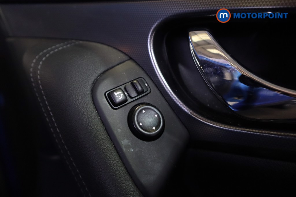 Nissan Qashqai Tekna Manual Petrol SUV - Stock Number (1579384) - 3rd supplementary image