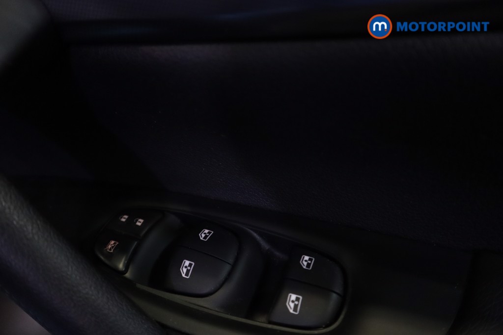 Nissan Qashqai Tekna Manual Petrol SUV - Stock Number (1579384) - 4th supplementary image
