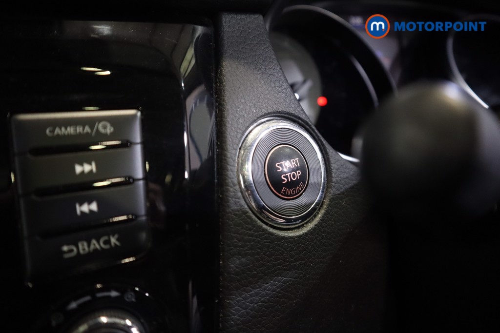 Nissan Qashqai Tekna Manual Petrol SUV - Stock Number (1579384) - 24th supplementary image