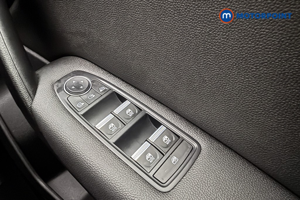 Renault Captur S Edition Manual Petrol SUV - Stock Number (1579632) - 17th supplementary image