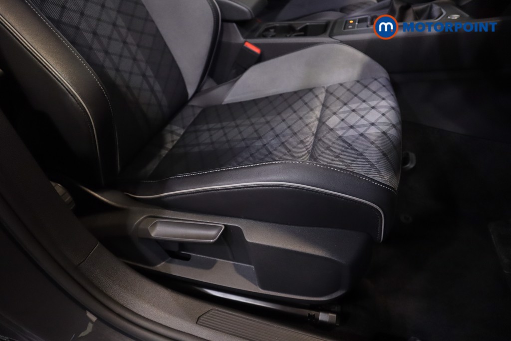 Volkswagen Golf R-Line Manual Petrol Hatchback - Stock Number (1579773) - 6th supplementary image